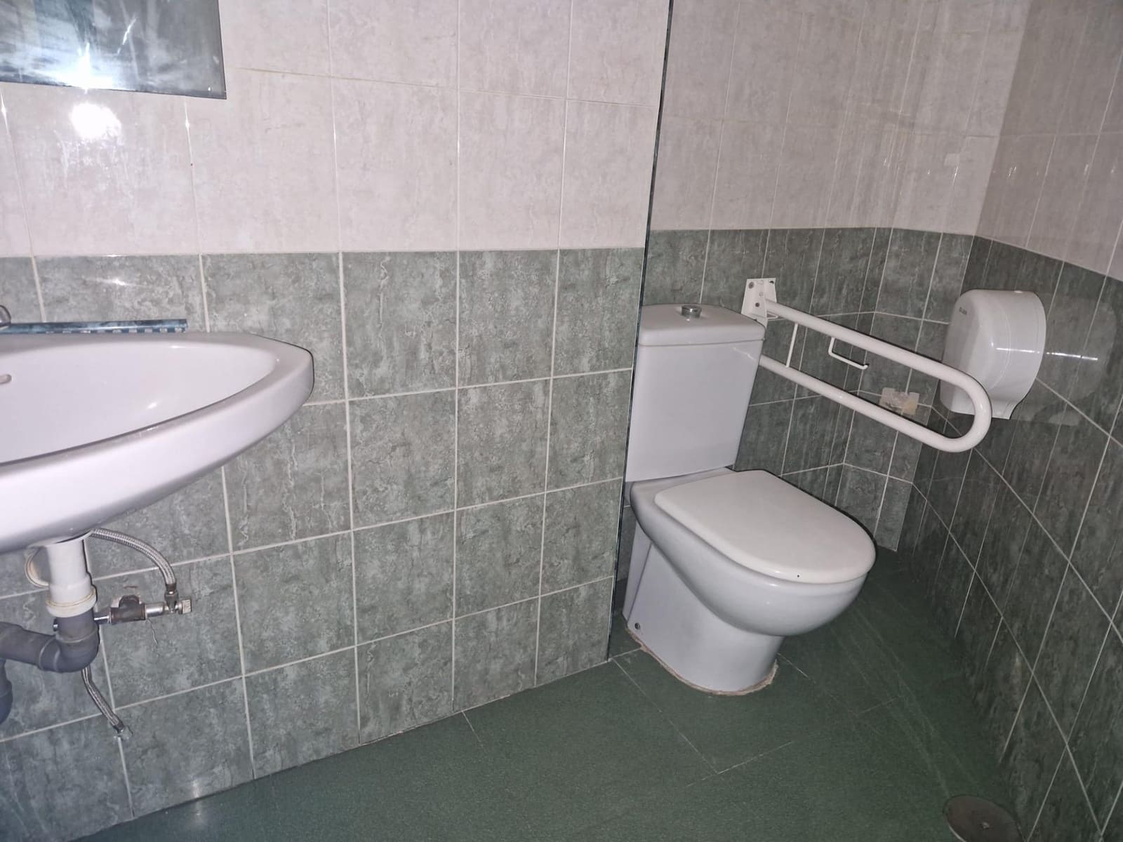 Commercial for sale in Alicante / Alacant city - € 156,000 (Ref: 10030773)