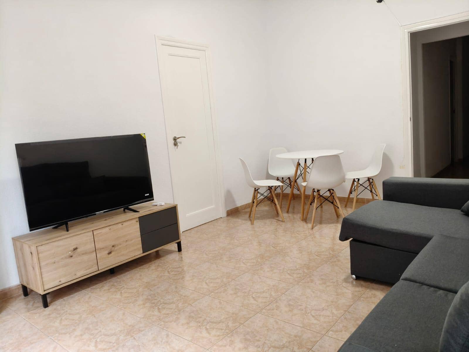 4 soveværelse Lejlighed til leje i Alicante by - € 375 (Ref: 10030774)
