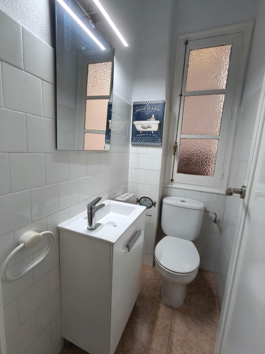 4 soveværelse Lejlighed til leje i Alicante by - € 375 (Ref: 10030774)