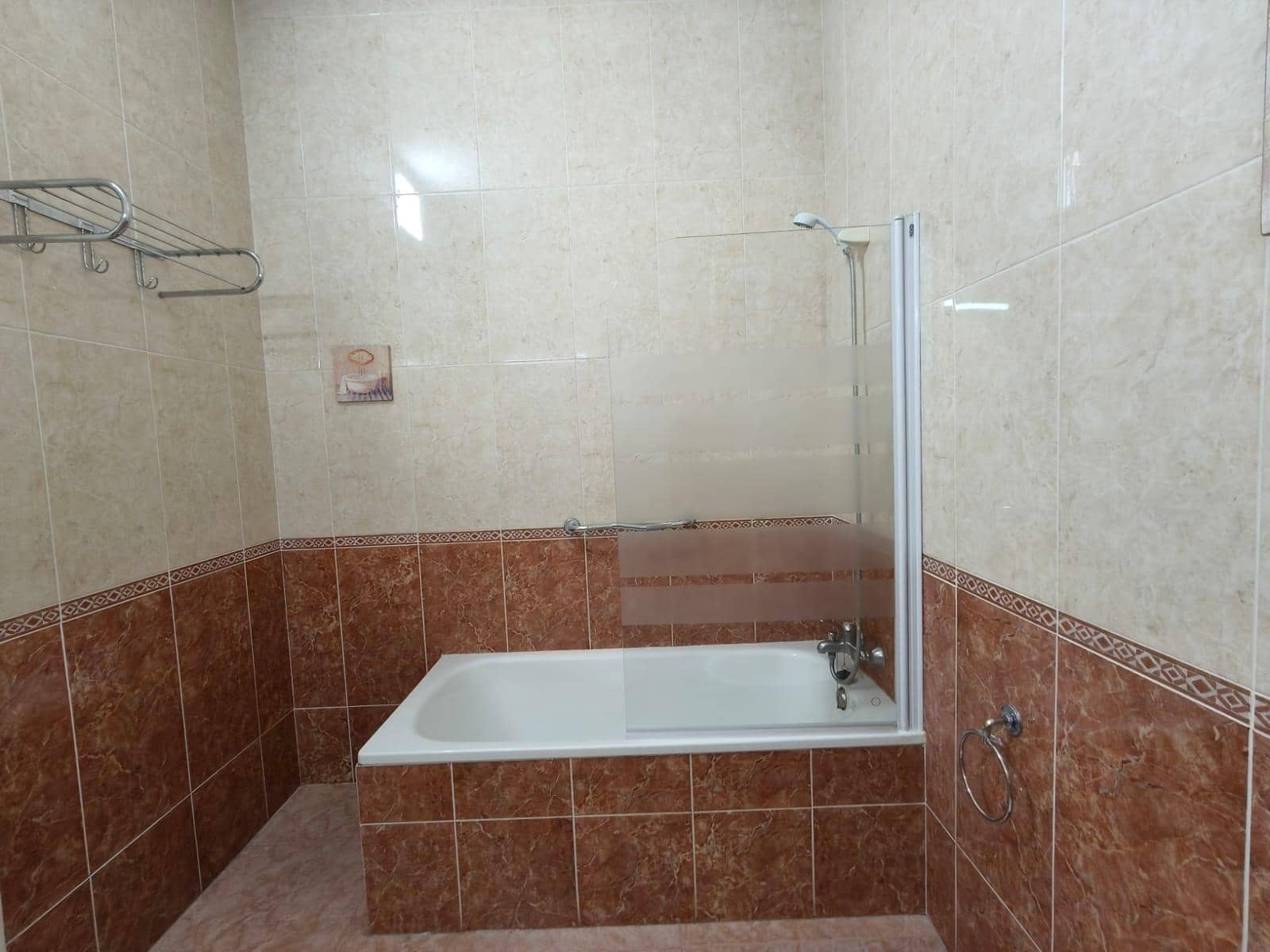 4 soveværelse Lejlighed til leje i Alicante by - € 375 (Ref: 10030774)