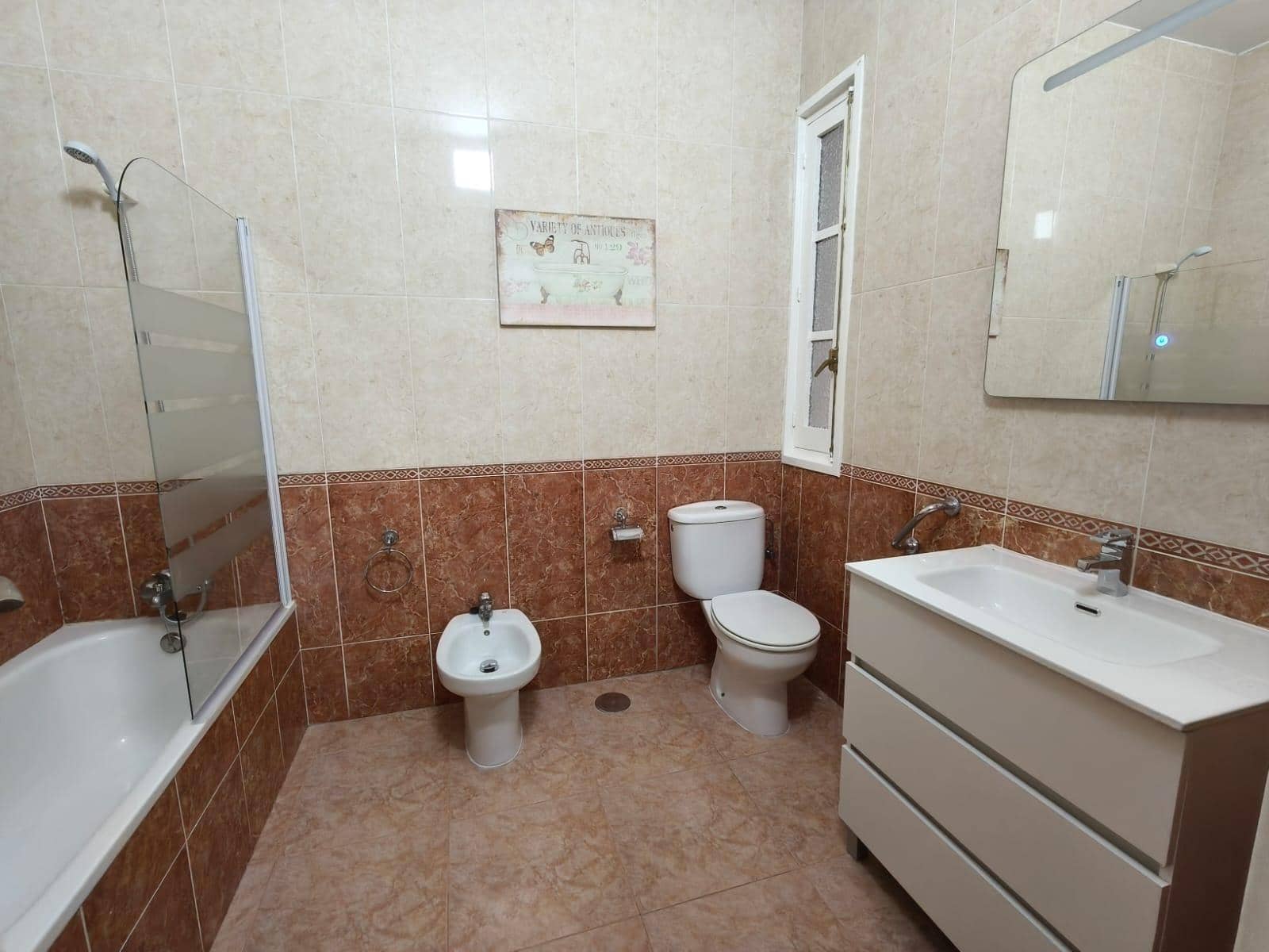 4 soveværelse Lejlighed til leje i Alicante by - € 375 (Ref: 10030774)
