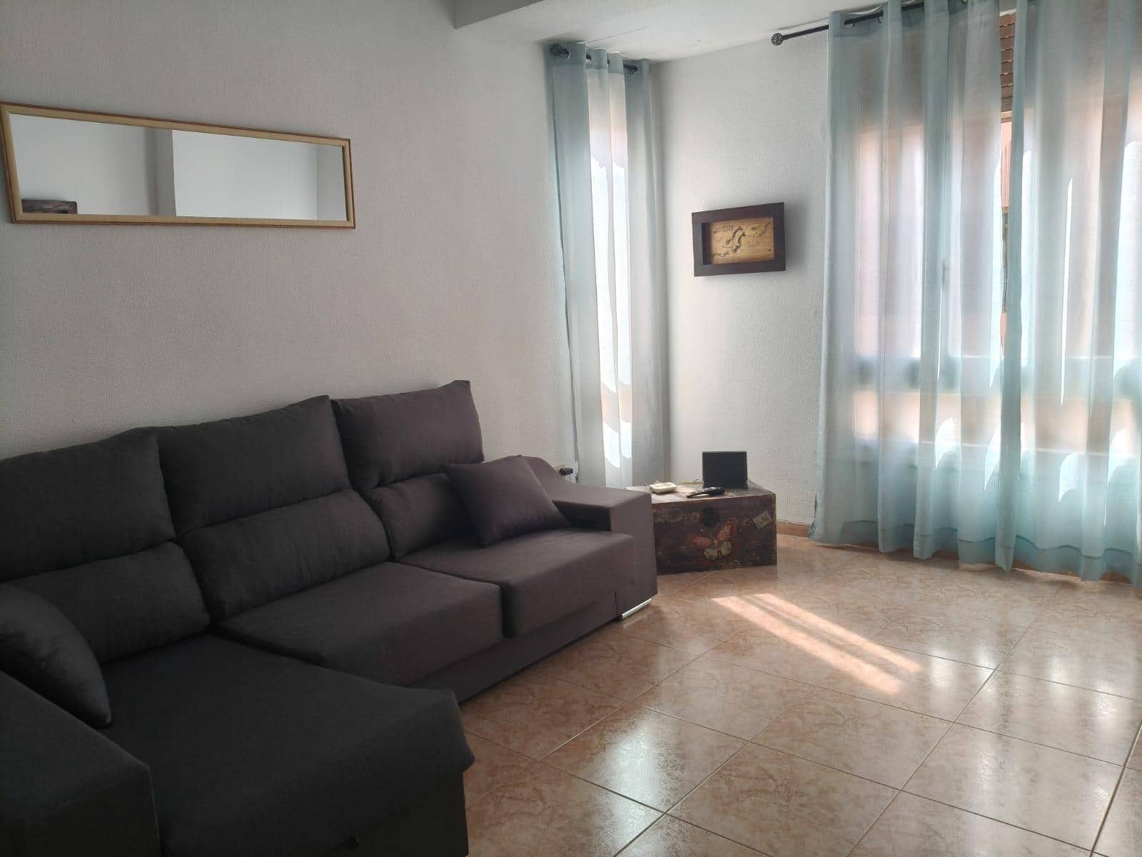 4 soveværelse Lejlighed til leje i Alicante by - € 375 (Ref: 10030774)