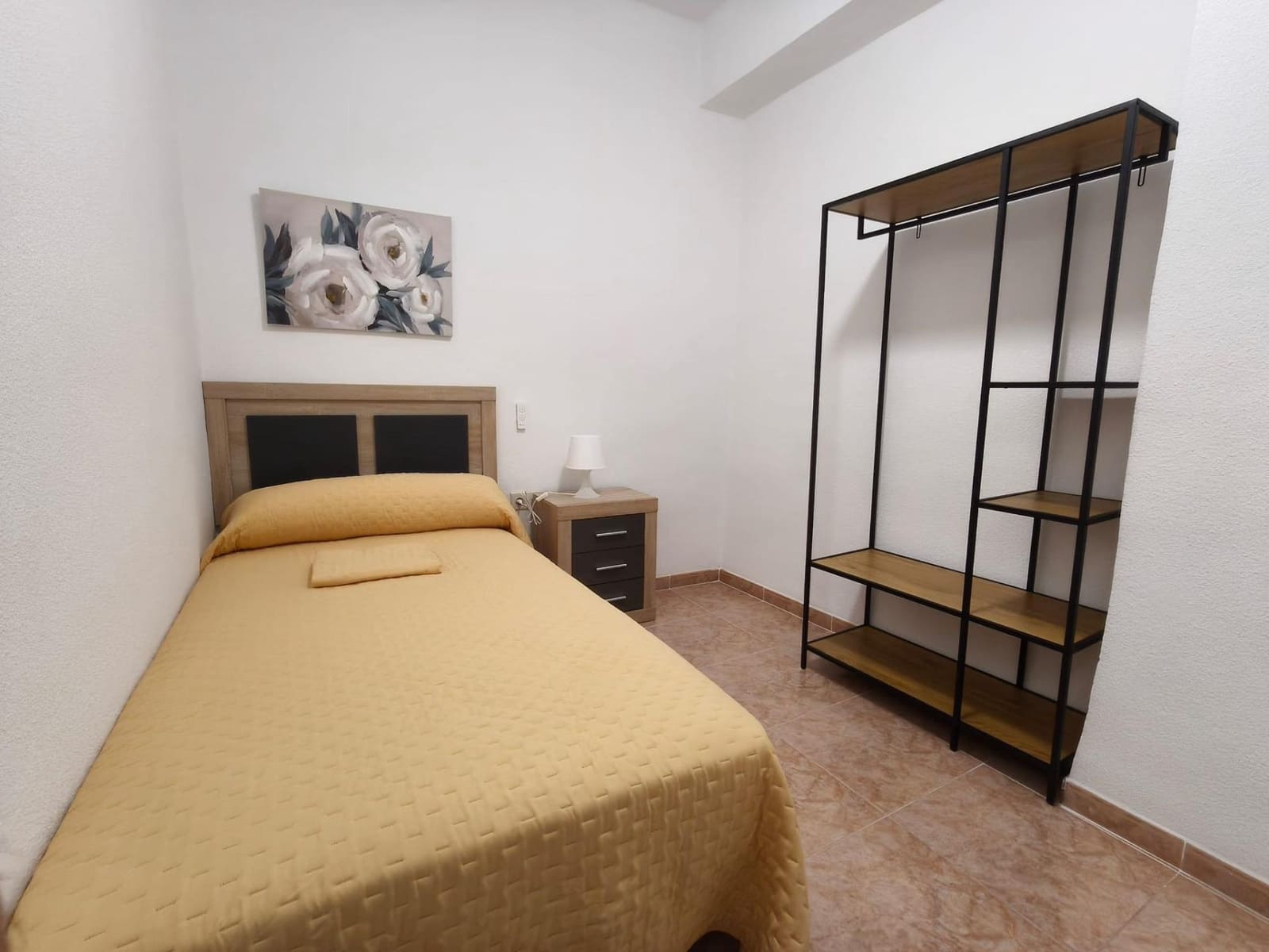 4 soveværelse Lejlighed til leje i Alicante by - € 375 (Ref: 10030774)