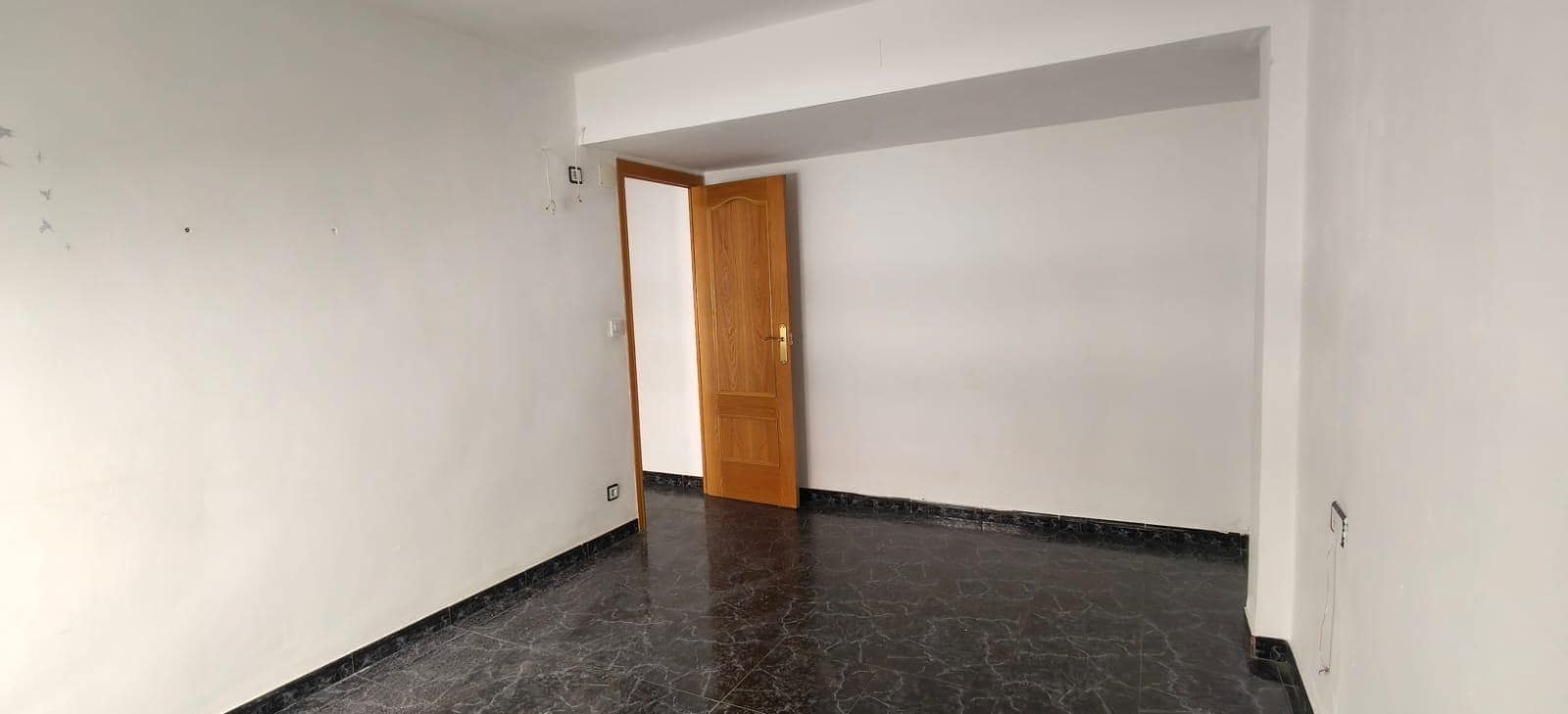 3 bedroom Flat for sale in Alcoy / Alcoi - € 110,000 (Ref: 10030779)