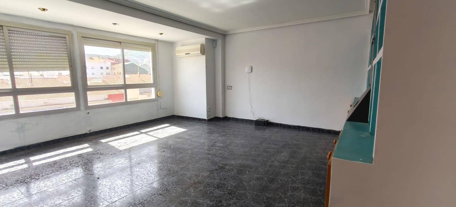 3 bedroom Flat for sale in Alcoy / Alcoi - € 110,000 (Ref: 10030779)