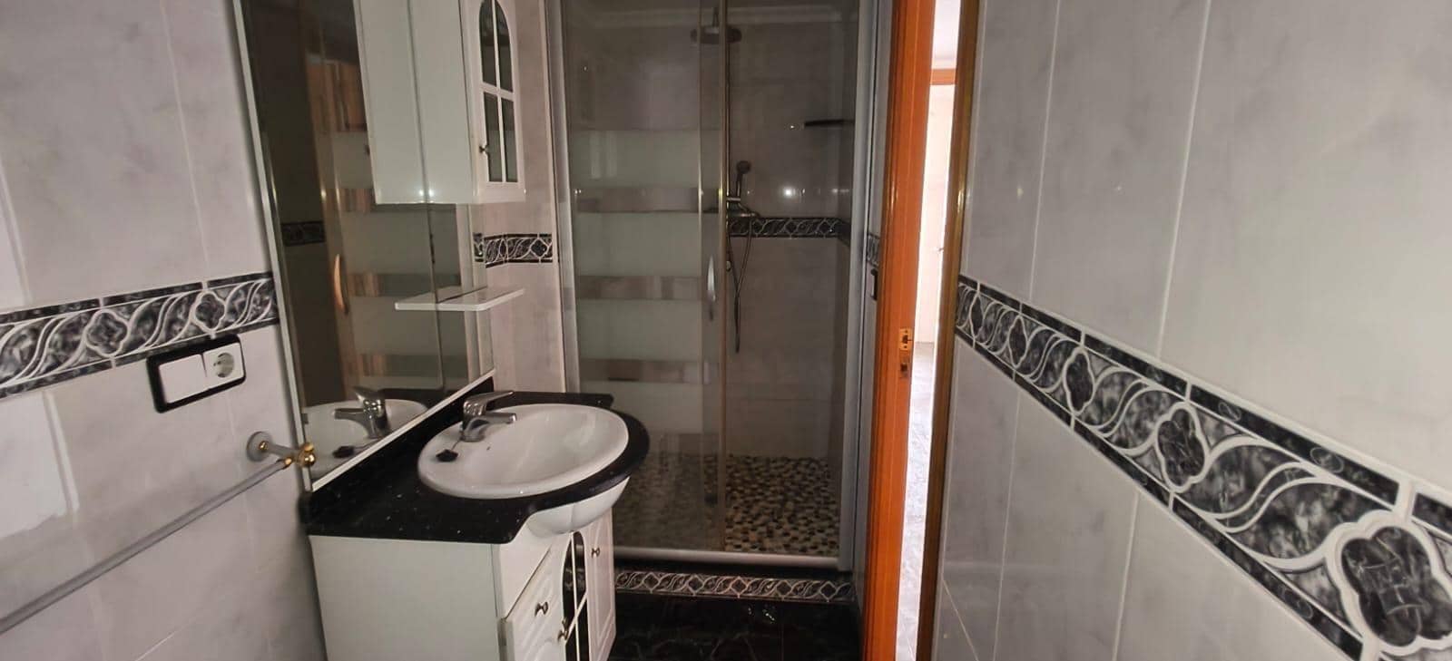 3 bedroom Flat for sale in Alcoy / Alcoi - € 110,000 (Ref: 10030779)