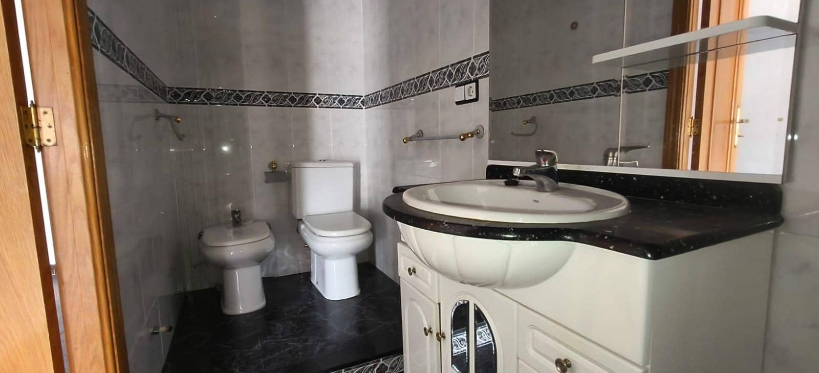 3 bedroom Flat for sale in Alcoy / Alcoi - € 110,000 (Ref: 10030779)