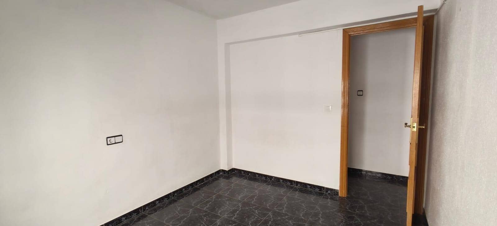 3 bedroom Flat for sale in Alcoy / Alcoi - € 110,000 (Ref: 10030779)