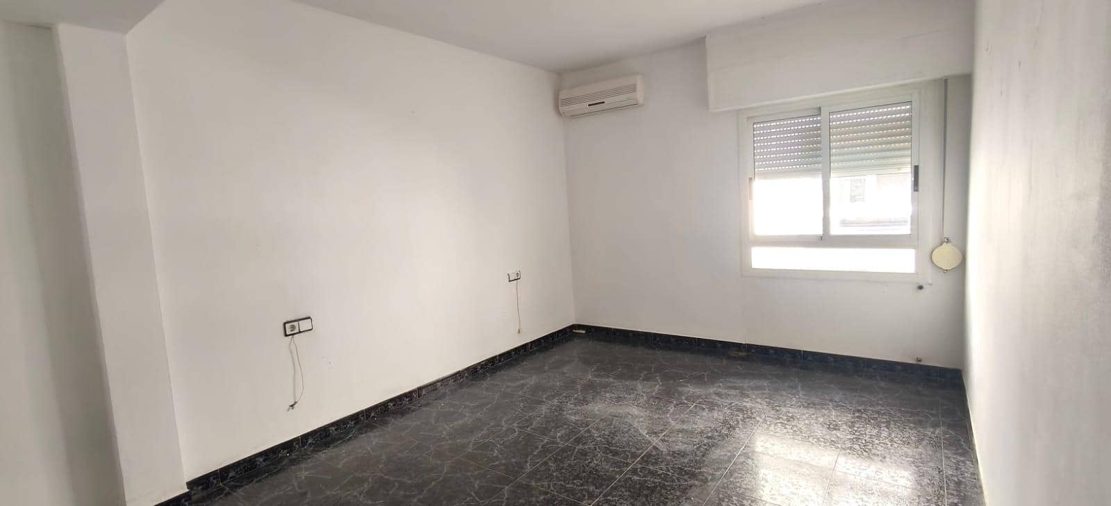 3 bedroom Flat for sale in Alcoy / Alcoi - € 110,000 (Ref: 10030779)