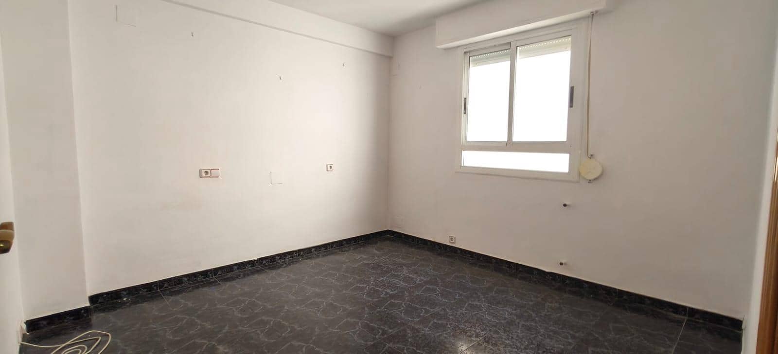 3 bedroom Flat for sale in Alcoy / Alcoi - € 110,000 (Ref: 10030779)