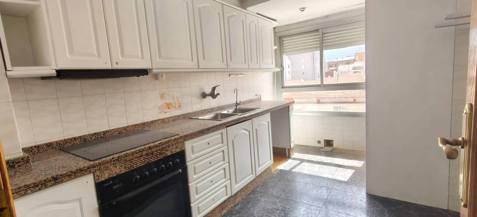 3 bedroom Flat for sale in Alcoy / Alcoi - € 110,000 (Ref: 10030779)