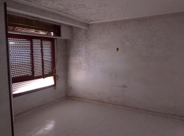 Piso de 2 habitaciones en Elda en venta - 46.000 € (Ref: 10030783)