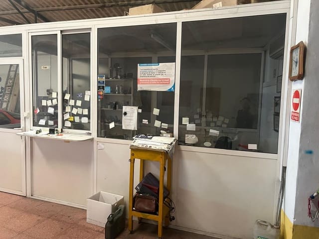 Kommersiell til salgs i El Campello med garasje - € 650 000 (Ref: 10030788)