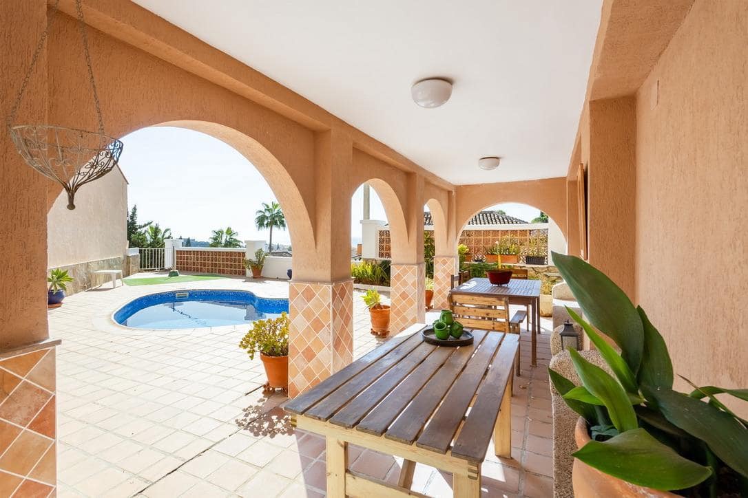4 Zimmer Villa zu verkaufen in Almunecar mit Pool Garage - 795.000 € (Ref: 10183270)