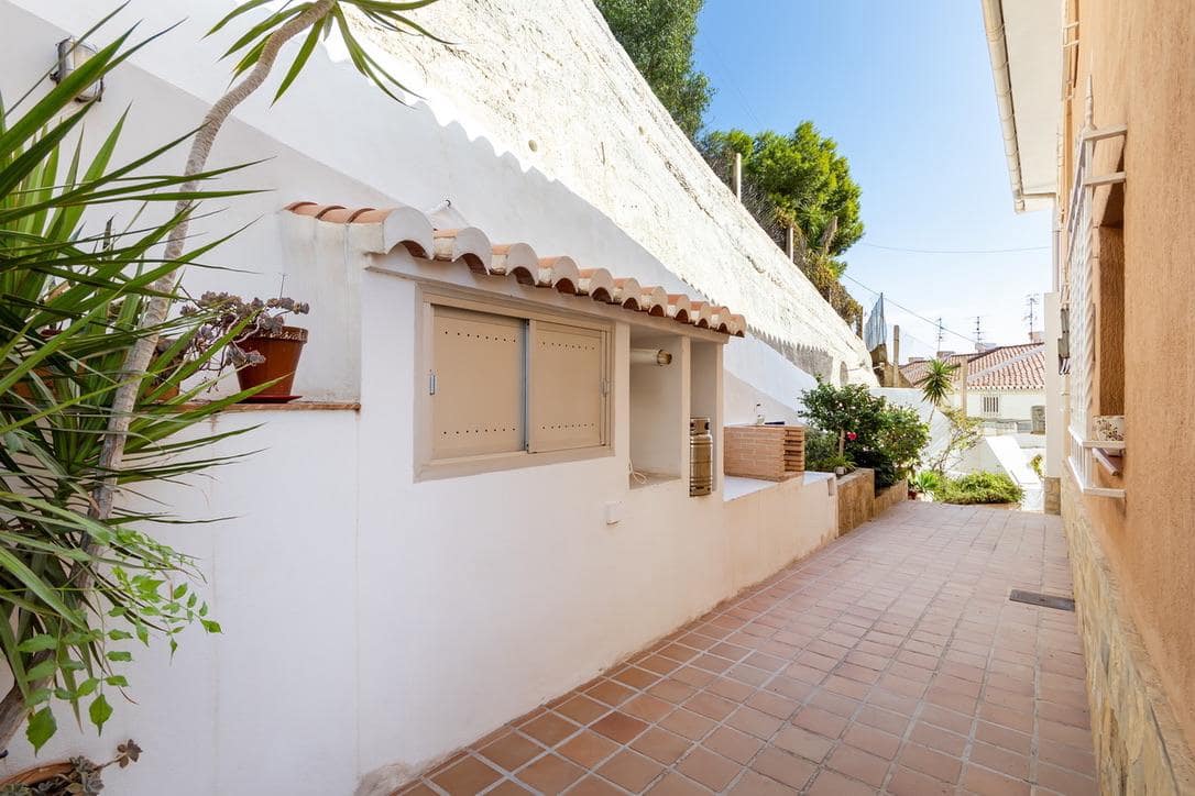 4 Zimmer Villa zu verkaufen in Almunecar mit Pool Garage - 795.000 € (Ref: 10183270)