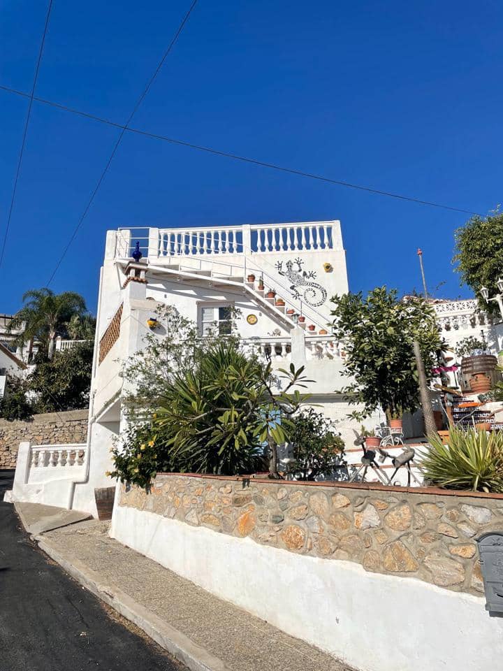 Chalet de 7 habitaciones en Almuñécar en venta con piscina - 595.000 € (Ref: 7469844)