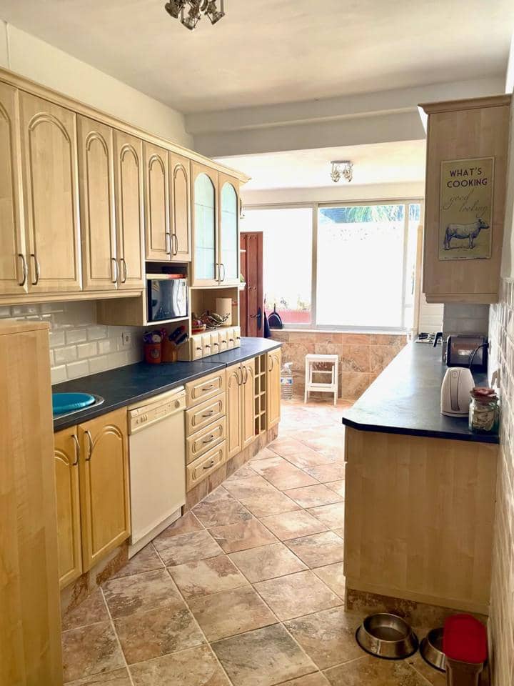 Chalet de 7 habitaciones en Almuñécar en venta con piscina - 595.000 € (Ref: 7469844)