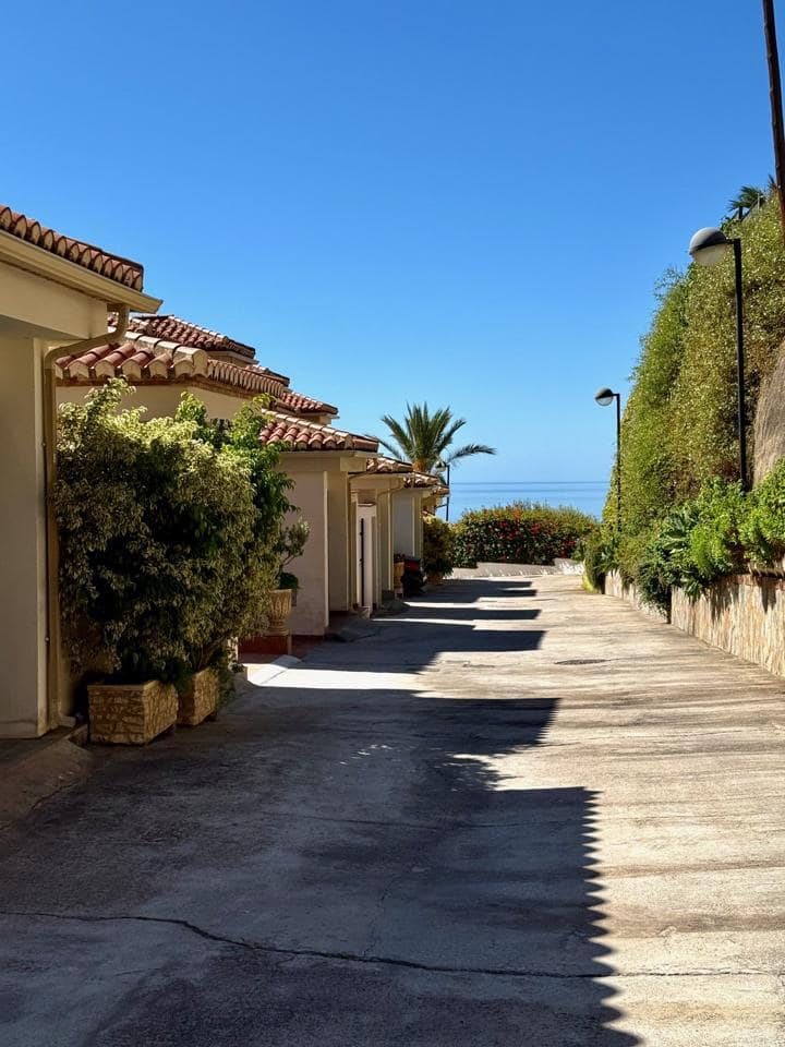 4 sovrum Villa till salu i Almunecar med pool garage - 395 000 € (Ref: 9227323)