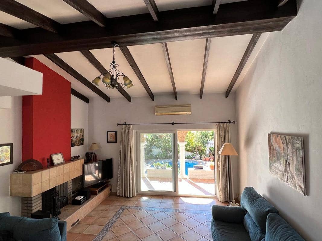 3 bedroom Villa for sale in Almunecar with pool garage - € 695,000 (Ref: 9336955)