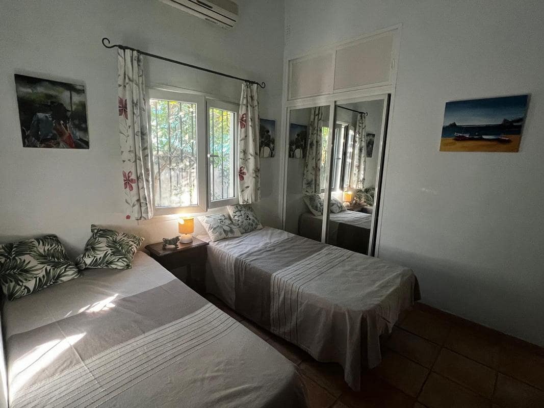 3 bedroom Villa for sale in Almunecar with pool garage - € 695,000 (Ref: 9336955)