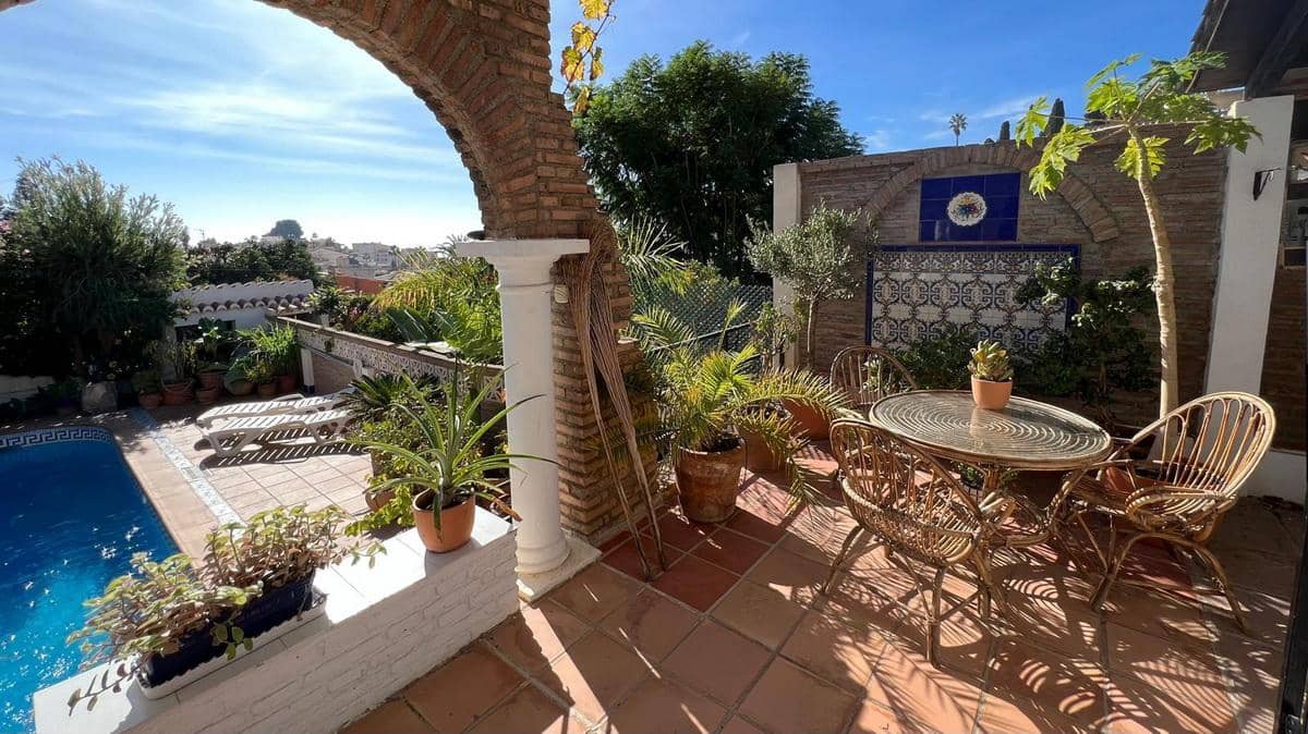 3 bedroom Villa for sale in Almunecar with pool garage - € 695,000 (Ref: 9336955)