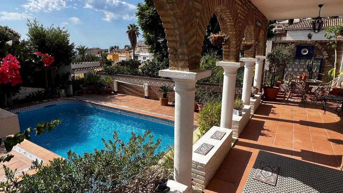 3 bedroom Villa for sale in Almunecar with pool garage - € 695,000 (Ref: 9336955)