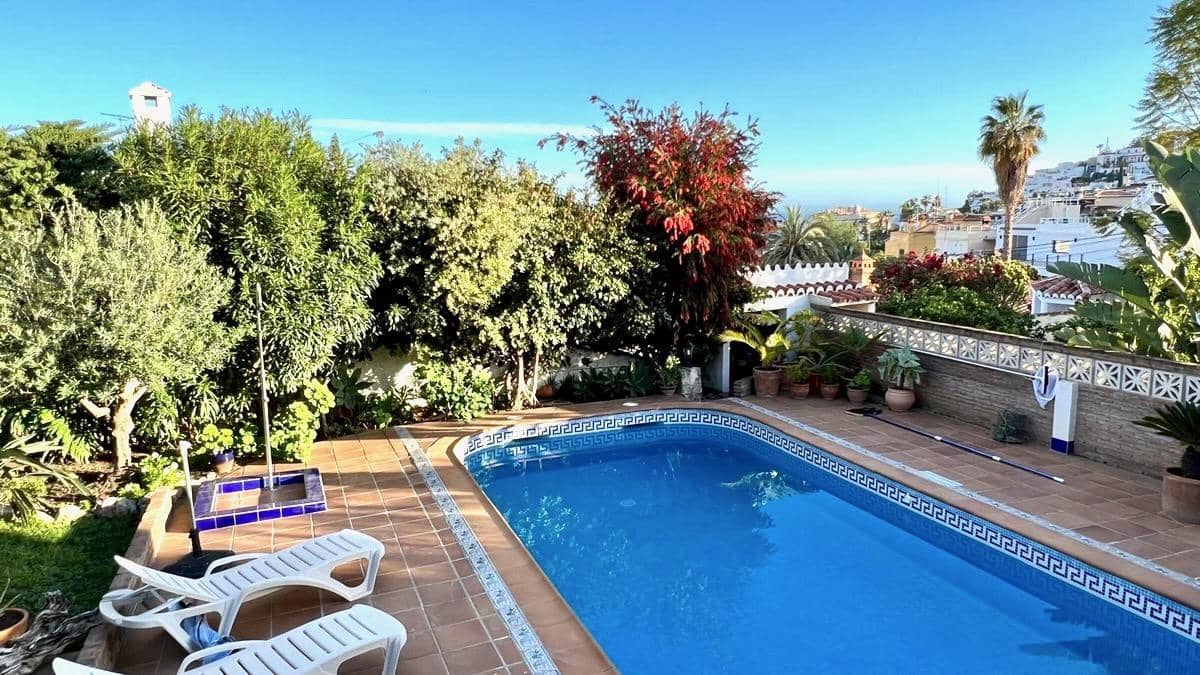 3 bedroom Villa for sale in Almunecar with pool garage - € 695,000 (Ref: 9336955)