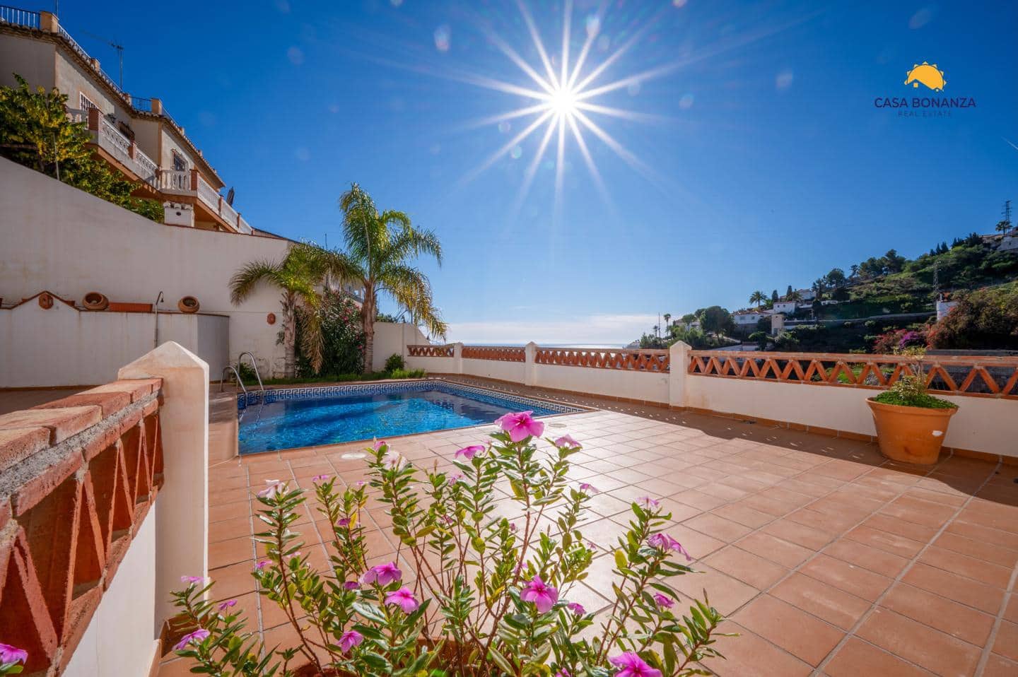 2 bedroom Flat for sale in Almunecar with pool garage - € 335,000 (Ref: 9483602)