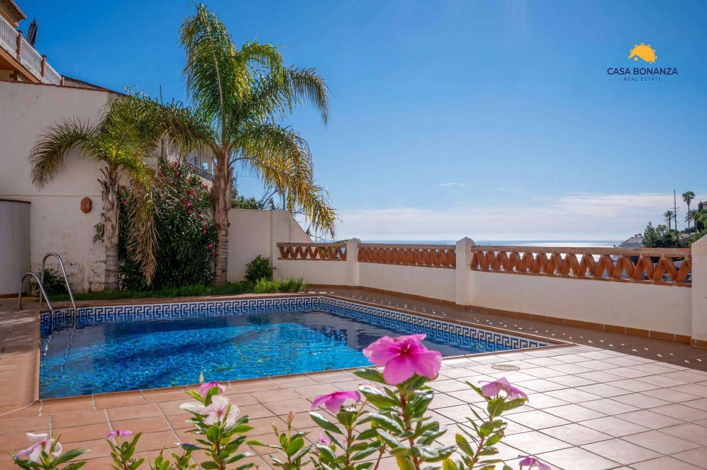 2 bedroom Flat for sale in Almunecar with pool garage - € 335,000 (Ref: 9483602)