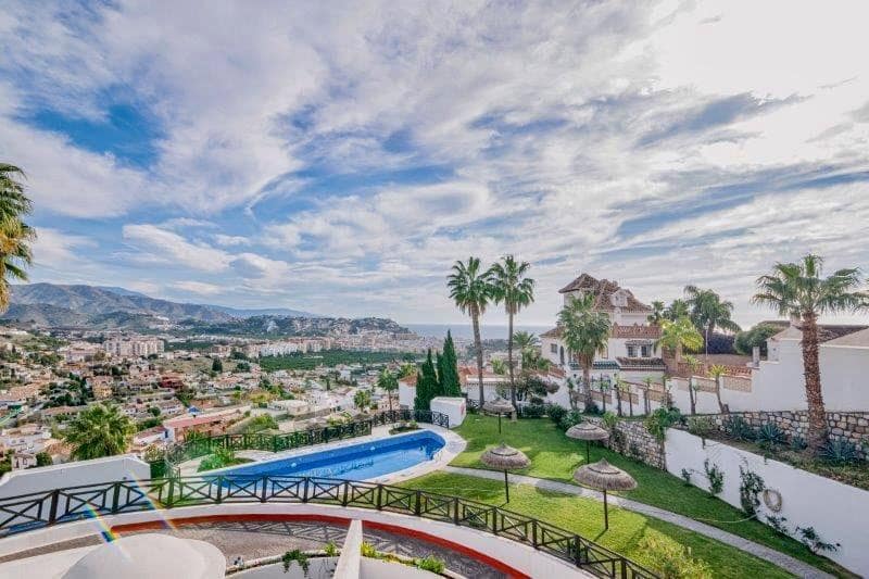 2 soverom Leilighet til salgs i Almunecar med svømmebasseng garasje - € 395 000 (Ref: 9620615)