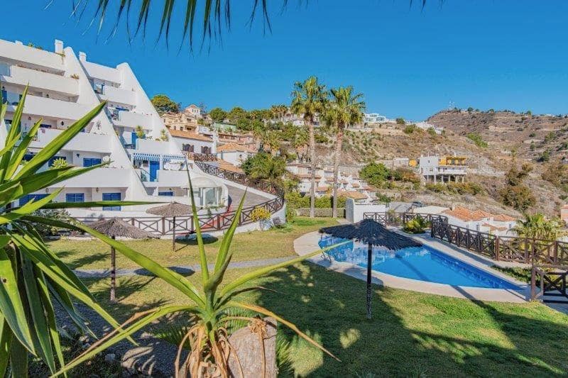 2 soverom Leilighet til salgs i Almunecar med svømmebasseng garasje - € 395 000 (Ref: 9620615)