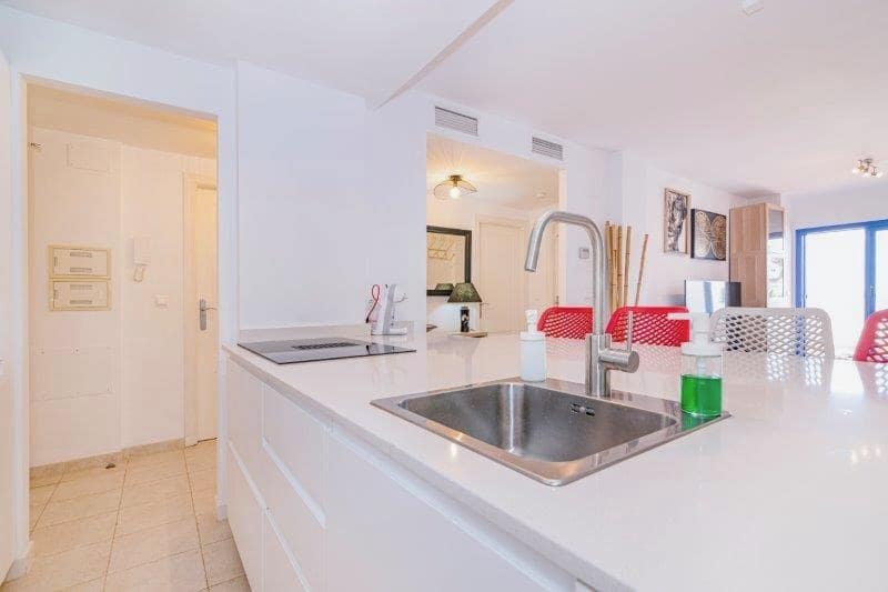 2 soverom Leilighet til salgs i Almunecar med svømmebasseng garasje - € 395 000 (Ref: 9620615)