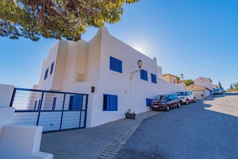 2 soverom Leilighet til salgs i Almunecar med svømmebasseng garasje - € 395 000 (Ref: 9620615)