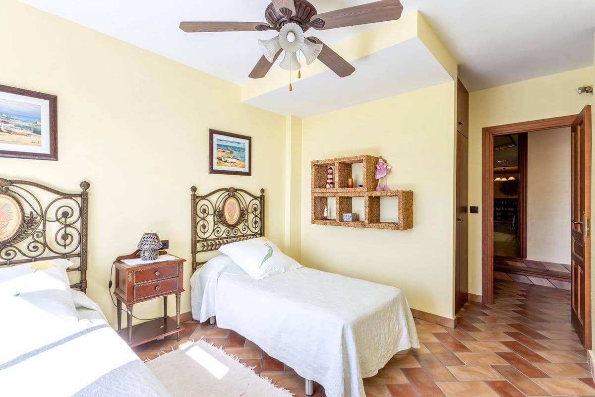 5 sypialnia Willa na sprzedaż w Almunecar z basenem - 950 000 € (Ref: 9639809)