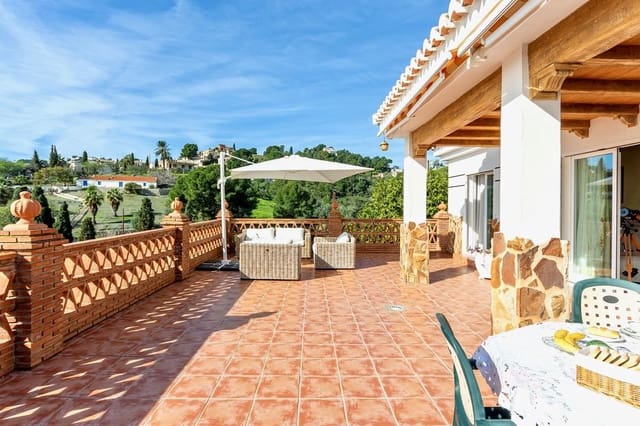 5 Zimmer Villa zu verkaufen in Almuñécar mit Pool - 950.000 € (Ref: 9639809)