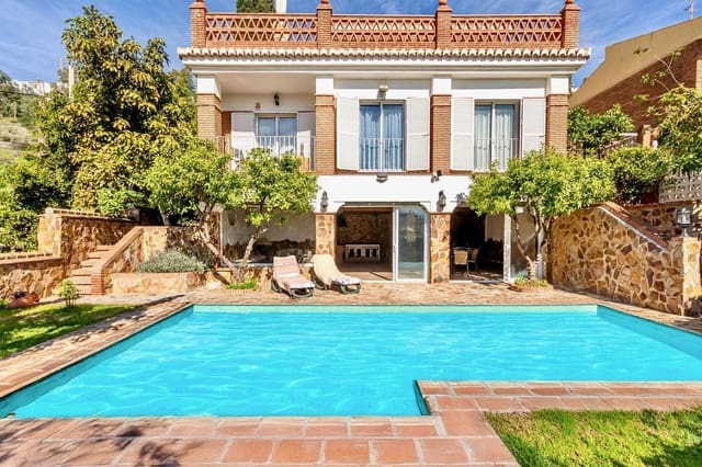 5 Zimmer Villa zu verkaufen in Almuñécar mit Pool - 950.000 € (Ref: 9639809)