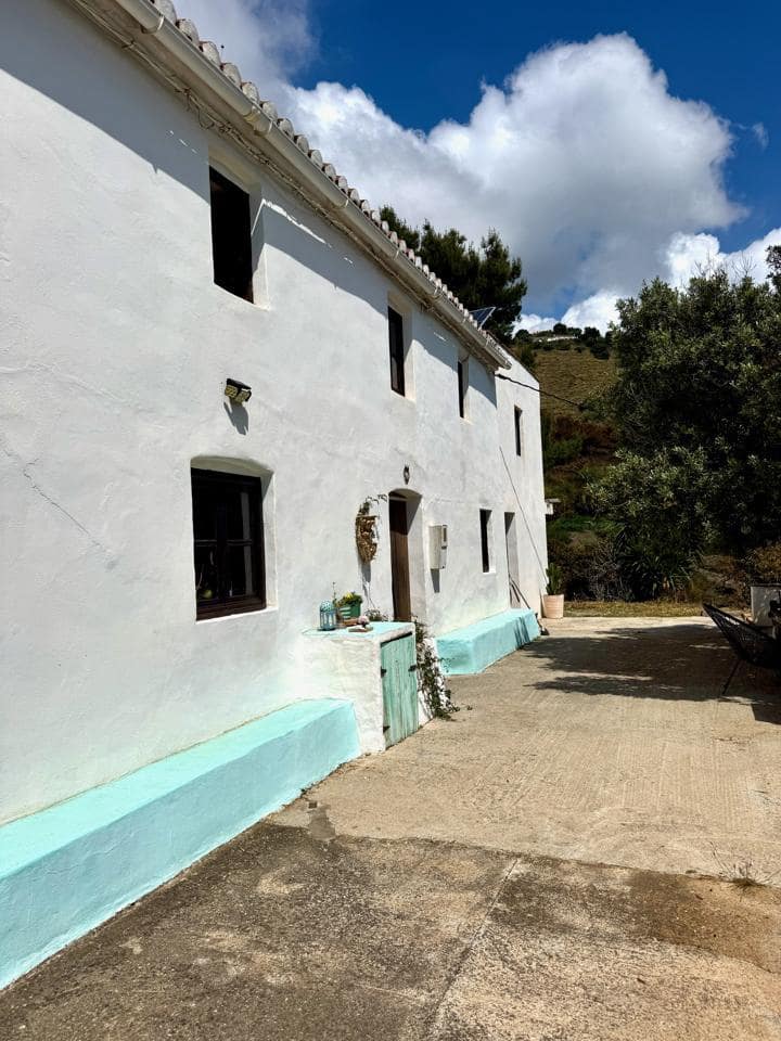 3 bedroom Villa for sale in Almunecar with pool garage - € 315,000 (Ref: 9826809)