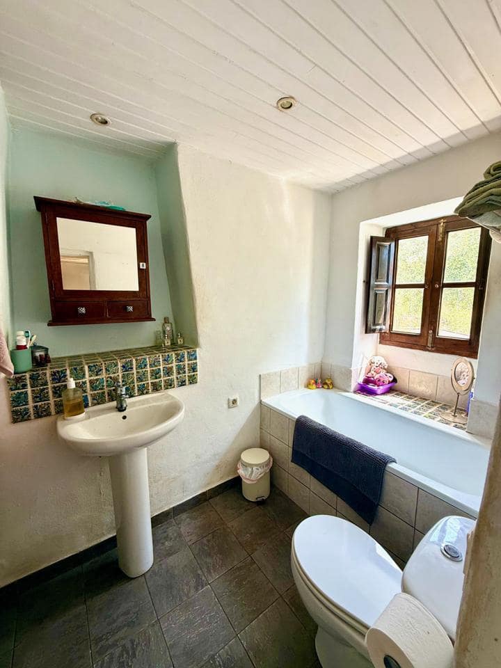 3 bedroom Villa for sale in Almunecar with pool garage - € 315,000 (Ref: 9826809)
