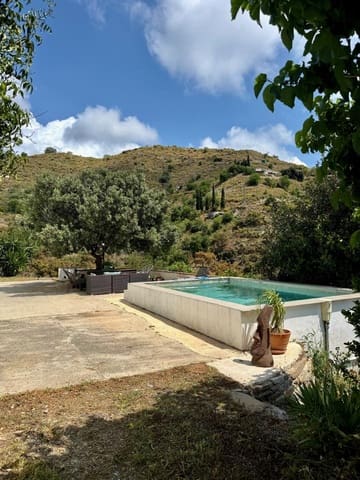 3 slaapkamer Villa te koop in Almuñécar met zwembad garage - € 315.000 (Ref: 9826809)