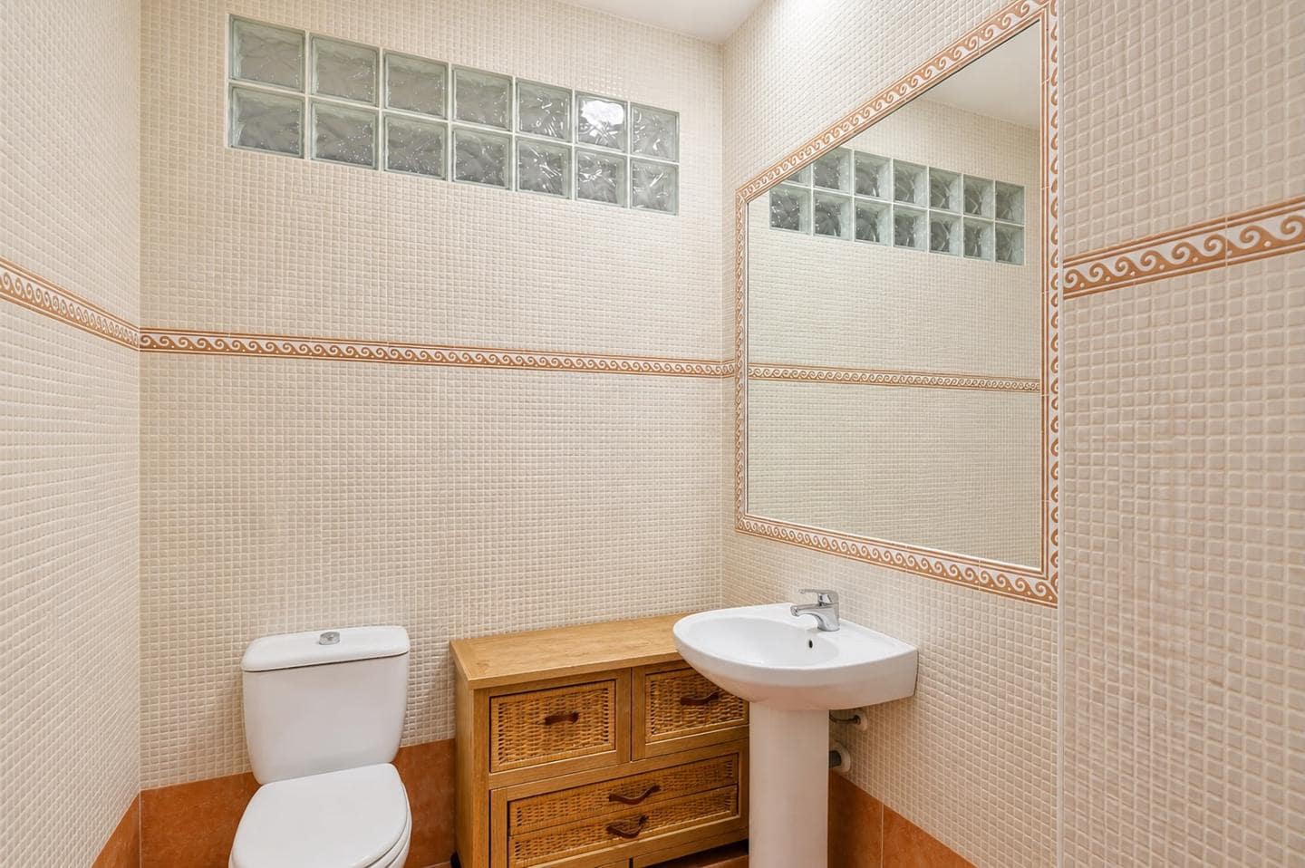 2 bedroom Flat for sale in La Herradura - € 355,000 (Ref: 9828036)