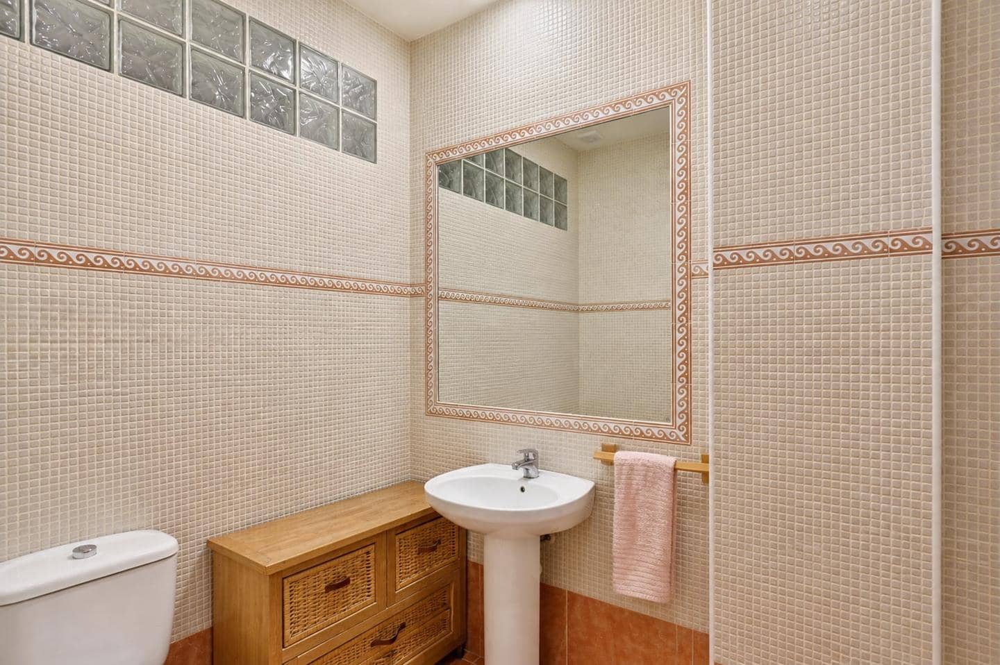 2 bedroom Flat for sale in La Herradura - € 355,000 (Ref: 9828036)