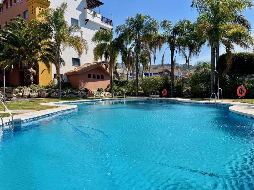 2 bedroom Flat for sale in Almunecar with pool garage - € 358,000 (Ref: 9834576)
