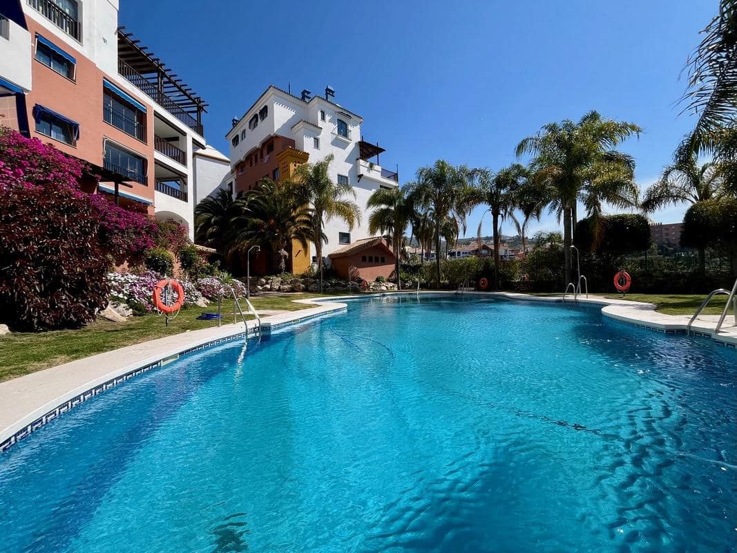 2 bedroom Flat for sale in Almunecar with pool garage - € 358,000 (Ref: 9834576)