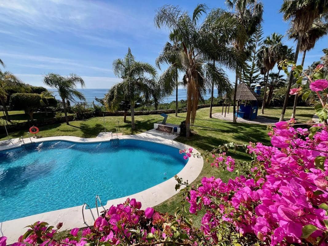 2 bedroom Flat for sale in Almunecar with pool garage - € 358,000 (Ref: 9834576)