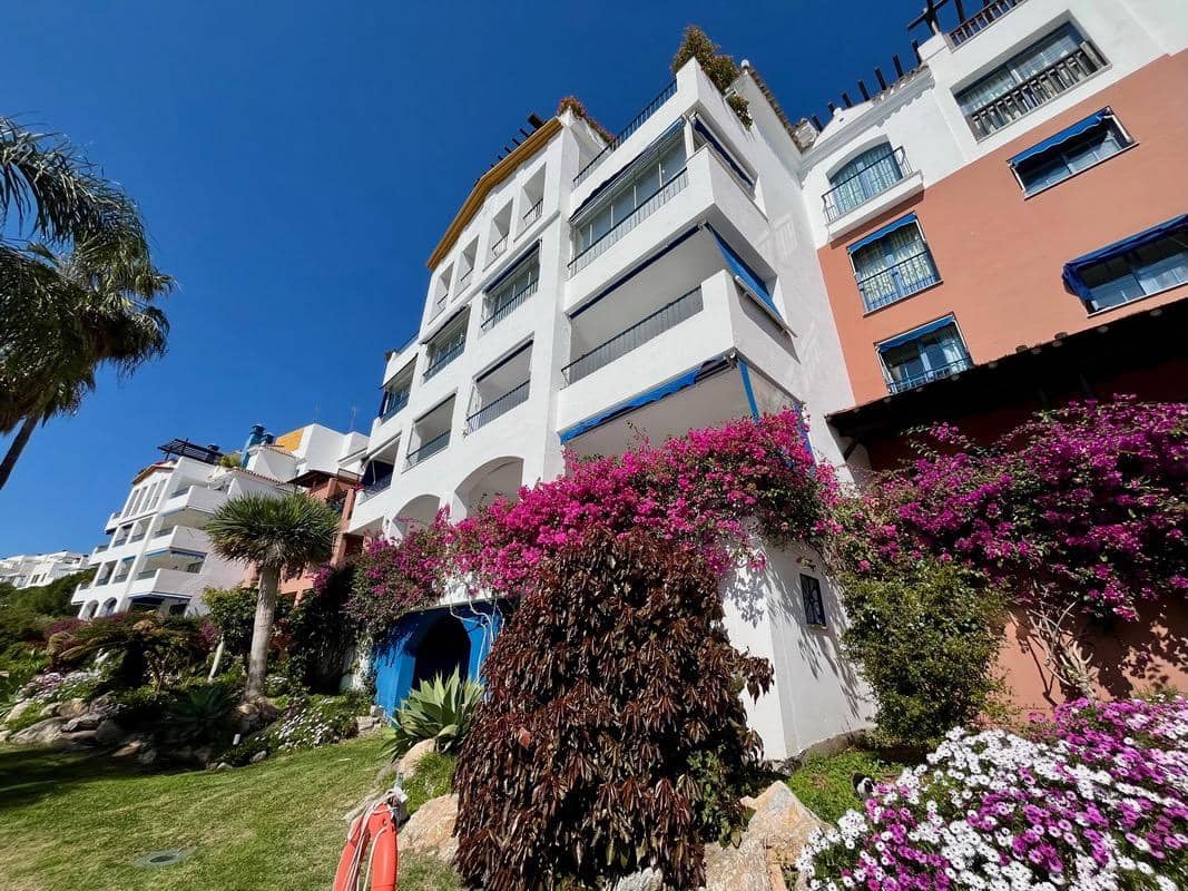 2 bedroom Flat for sale in Almunecar with pool garage - € 358,000 (Ref: 9834576)