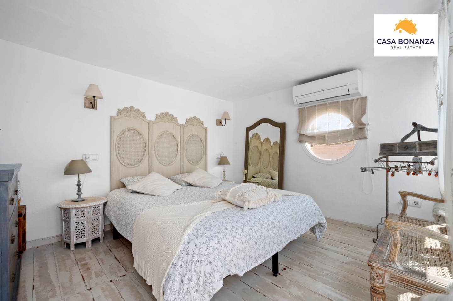 Chalet de 4 habitaciones en La Herradura en venta con piscina garaje - 699.000 € (Ref: 9891495)