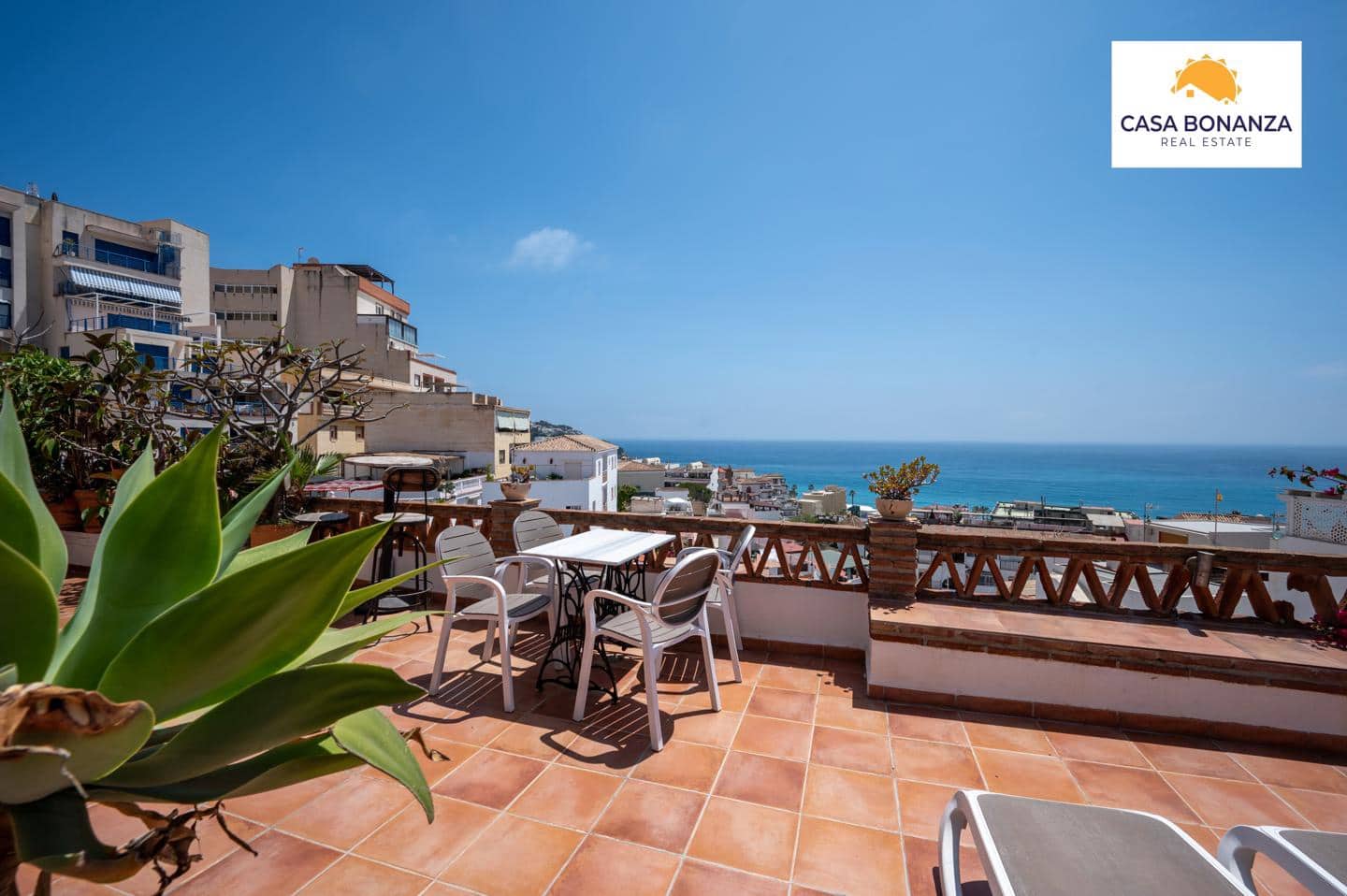 Chalet de 4 habitaciones en La Herradura en venta con piscina garaje - 699.000 € (Ref: 9891495)