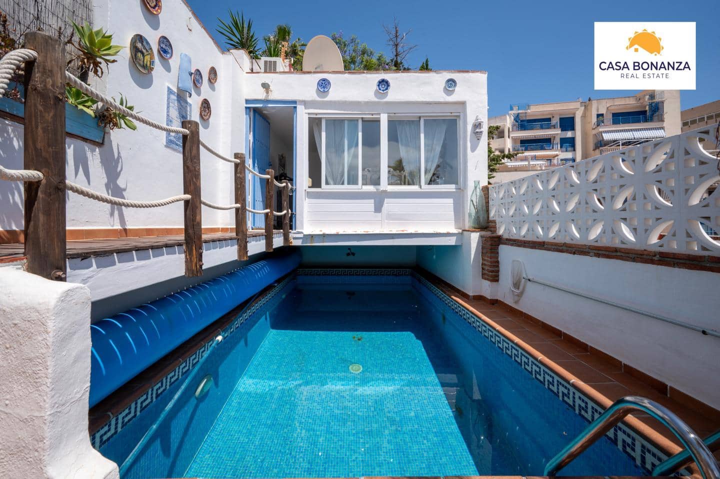 Chalet de 4 habitaciones en La Herradura en venta con piscina garaje - 699.000 € (Ref: 9891495)
