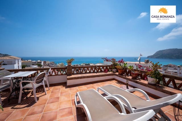 Chalet de 4 habitaciones en La Herradura, Almuñécar en venta con piscina garaje - 699.000 € (Ref: 9891495)