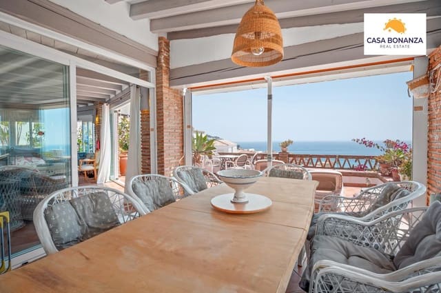 Chalet de 4 habitaciones en La Herradura, Almuñécar en venta con piscina garaje - 699.000 € (Ref: 9891495)